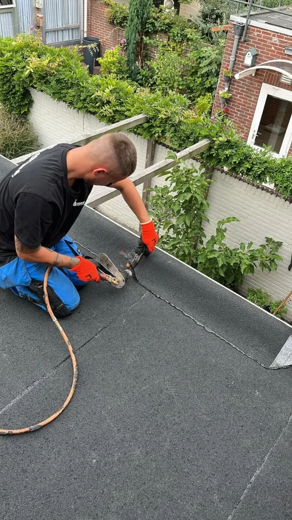 Plat dak dakdekker Gold Dakonderhoud BV